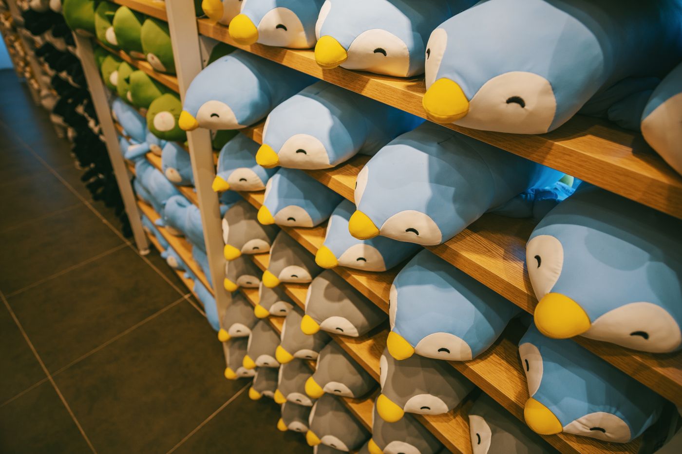 Peluches en exhibidor